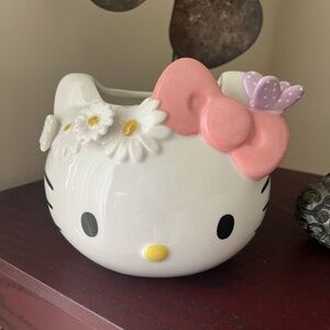 Hello Kitty Blue Sky Ceramic Planter With Daisy Flowers and Butterfly Detail NEW